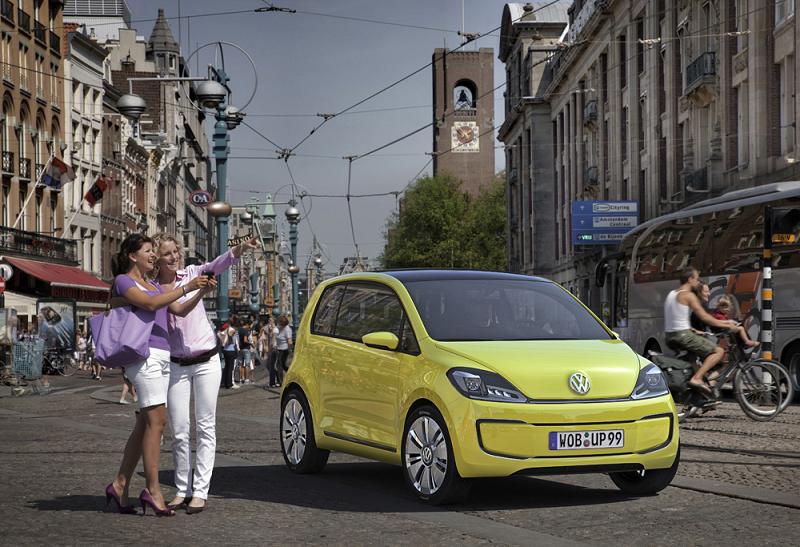 Volkswagen начнет выпуск серийных электромобилей в 2013 году