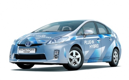 Toyota во Франкфурте подключит Prius к розетке