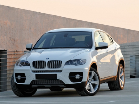BMW X6 в 2012 году обретет новое лицо