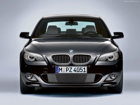 BMW расширил ассортимент гибридомобилей седаном 5-й серии