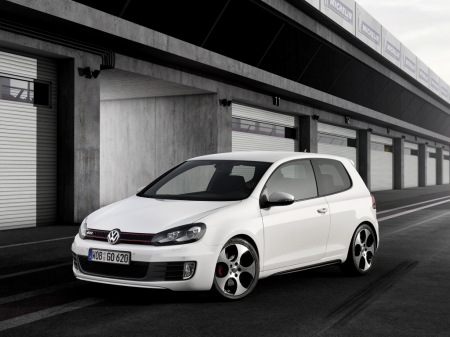 Volkswagen обнародовал цены на «горячий» Golf GTI Edition 35