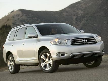 Toyota Highlander уже улыбается из интернета