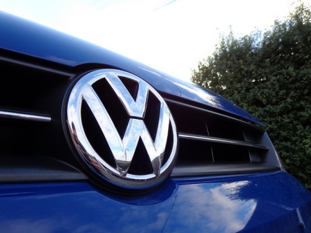 GM и Volkswagen идут «нос к носу»